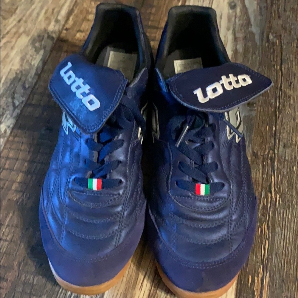Shoe